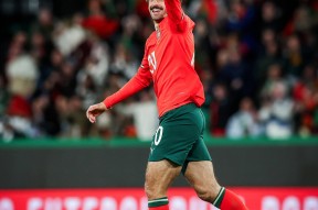  C罗重要时刻战术调整，塞尔维亚队带队取胜！赢得满堂喝彩